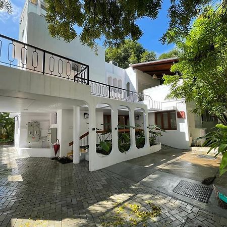 Hanu Reddy Residences - Nawab Habibullah Avenue Madrás Exterior foto
