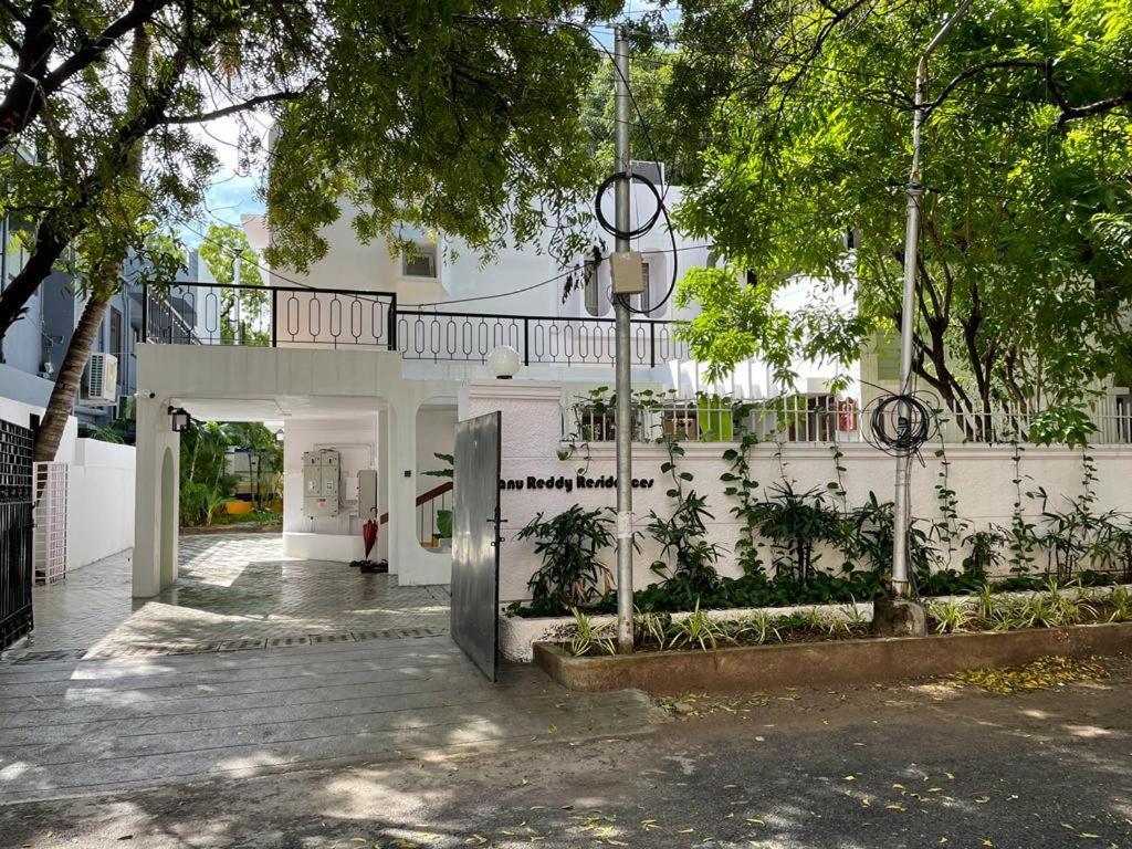 Hanu Reddy Residences - Nawab Habibullah Avenue Madrás Exterior foto