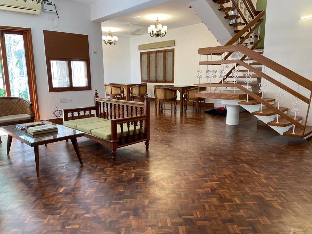 Hanu Reddy Residences - Nawab Habibullah Avenue Madrás Exterior foto