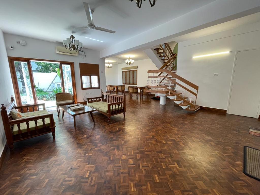 Hanu Reddy Residences - Nawab Habibullah Avenue Madrás Exterior foto